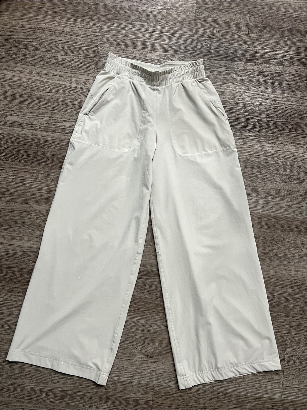 Lululemon size 4 Wide Leg Elastic Waist Pants - White